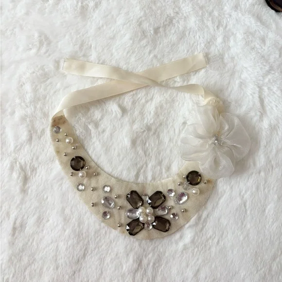 5/$25 🩷 Vintage Elegant Cream and Brown Beaded Rhinestone Bib Necklace - Picture 2 of 5